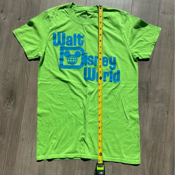 Walt Disney World T-shirt - size small - Picture 2 of 6